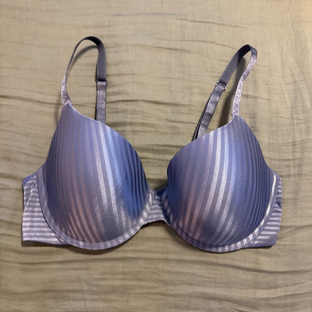 Victoria’s Secret💥 T-Shirt Lightly Lined Demi Bra size 34D